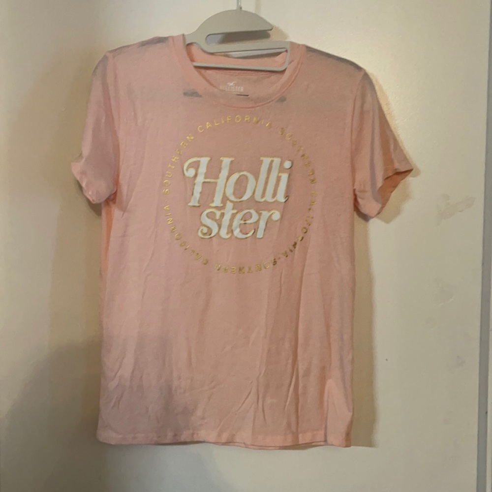 Hollister. Woman. Size Small Pink Shirt